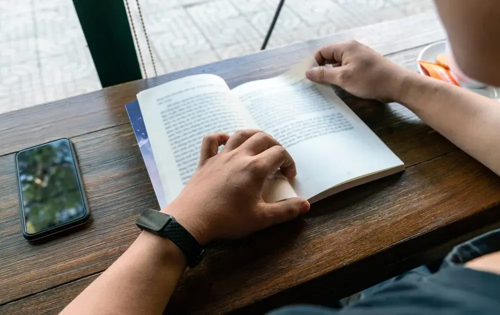 O czym napisać książkę? 10 inspirujących tematów, które zachwycą