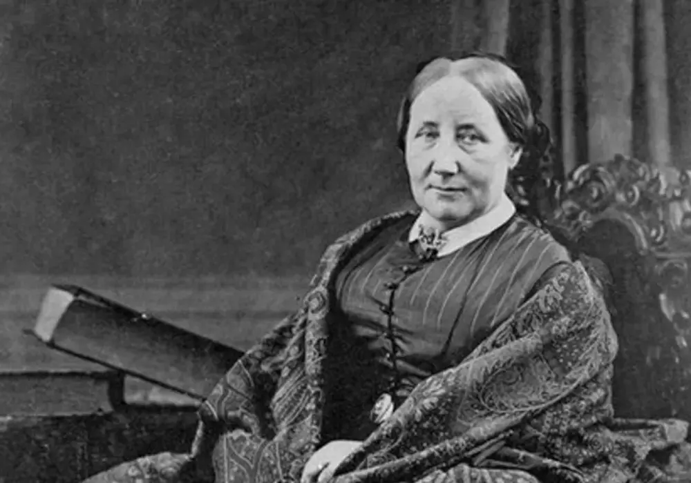 Szara Dama Elizabeth Gaskell: Odkryj mroczną perłę grozy!