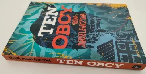 Kto jest autorem książki Ten obcy? Poznaj sylwetkę pisarki lektury