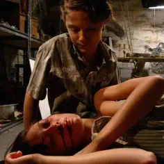 Dziewczyna z sąsiedztwa: horror oparty na faktach. Dlaczego szokuje?