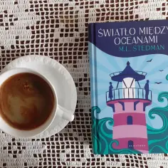 Światło między oceanami: Streszczenie fabuły. Czy miłość usprawiedliwia kłamstwo?