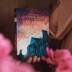 Tajemnice Fleat House: Lucinda Riley jej jedyny kryminał. Warto?