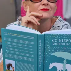 Rącze konie: recenzja, analiza i dlaczego wciąż porusza?