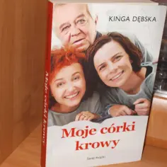Moje córki krowy: Książka Kingi Dębskiej głębiej niż film