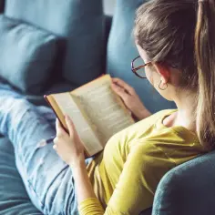 O czym jest książka Bad Friends? Poznaj emocjonującą fabułę i bohaterów