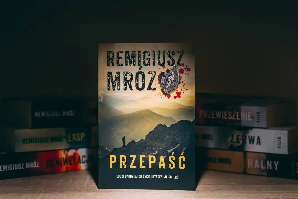 okładka książki Przepaść Remigiusz Mróz