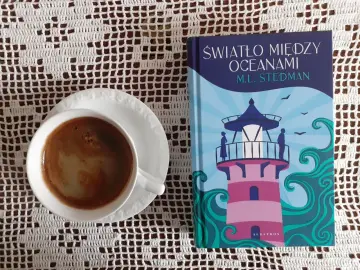 Światło między oceanami: Streszczenie fabuły. Czy miłość usprawiedliwia kłamstwo?