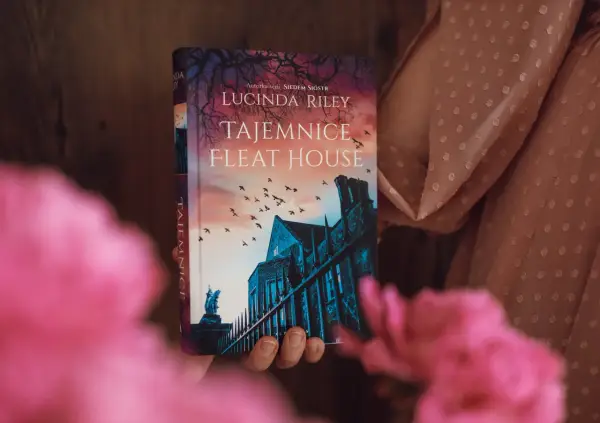 Tajemnice Fleat House: Lucinda Riley jej jedyny kryminał. Warto?